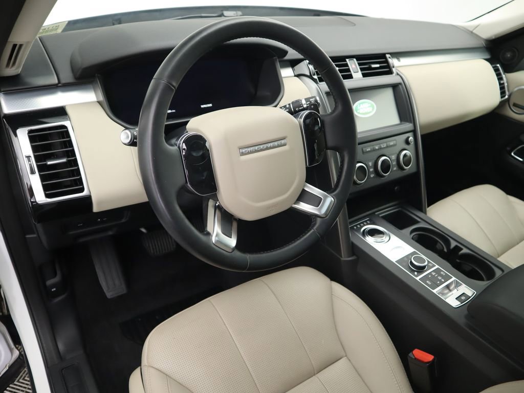 Used 2020 Land Rover Discovery Landmark image 9