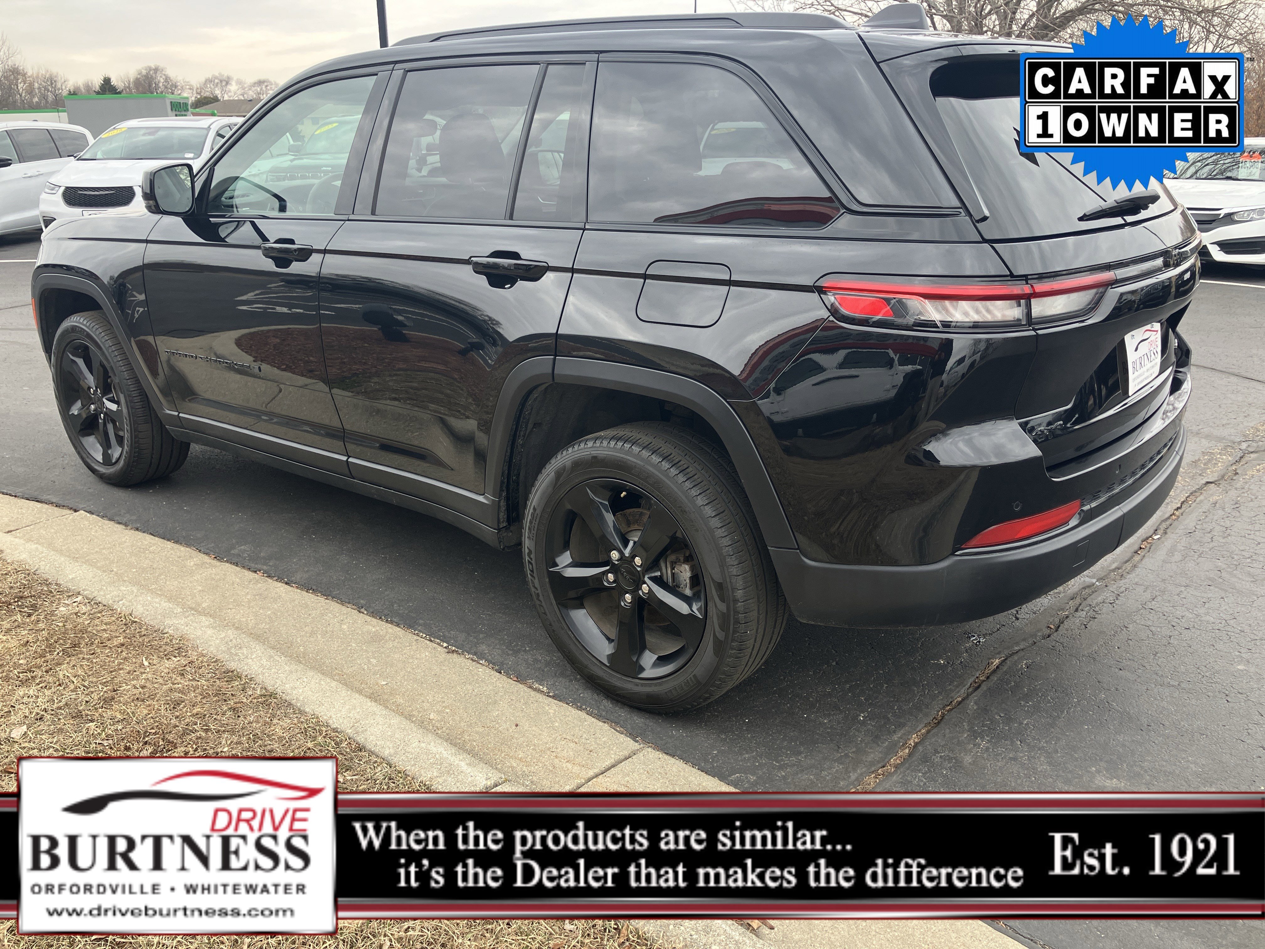 Used 2023 Jeep Grand Cherokee Limited w/ Black Appearance Package image 18