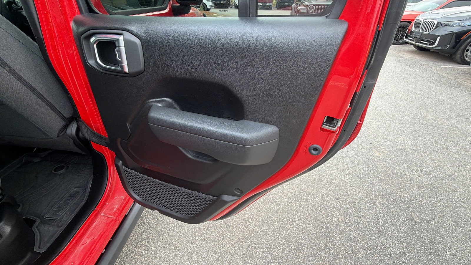 Used 2025 Jeep Wrangler Willys AWD/4WD image 20