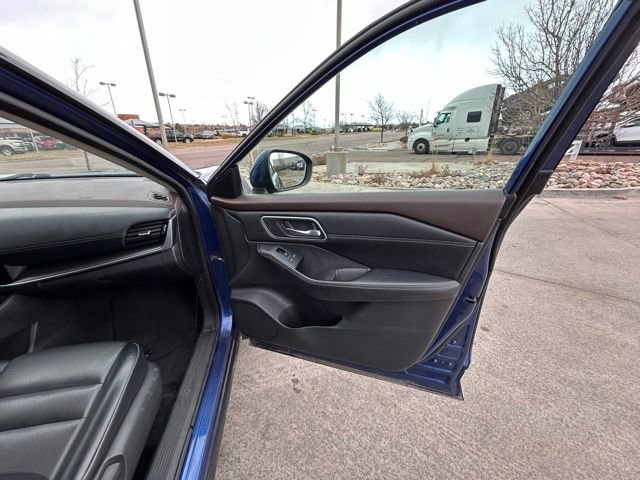 Used 2021 Nissan Rogue SV w/ Premium Package image 28