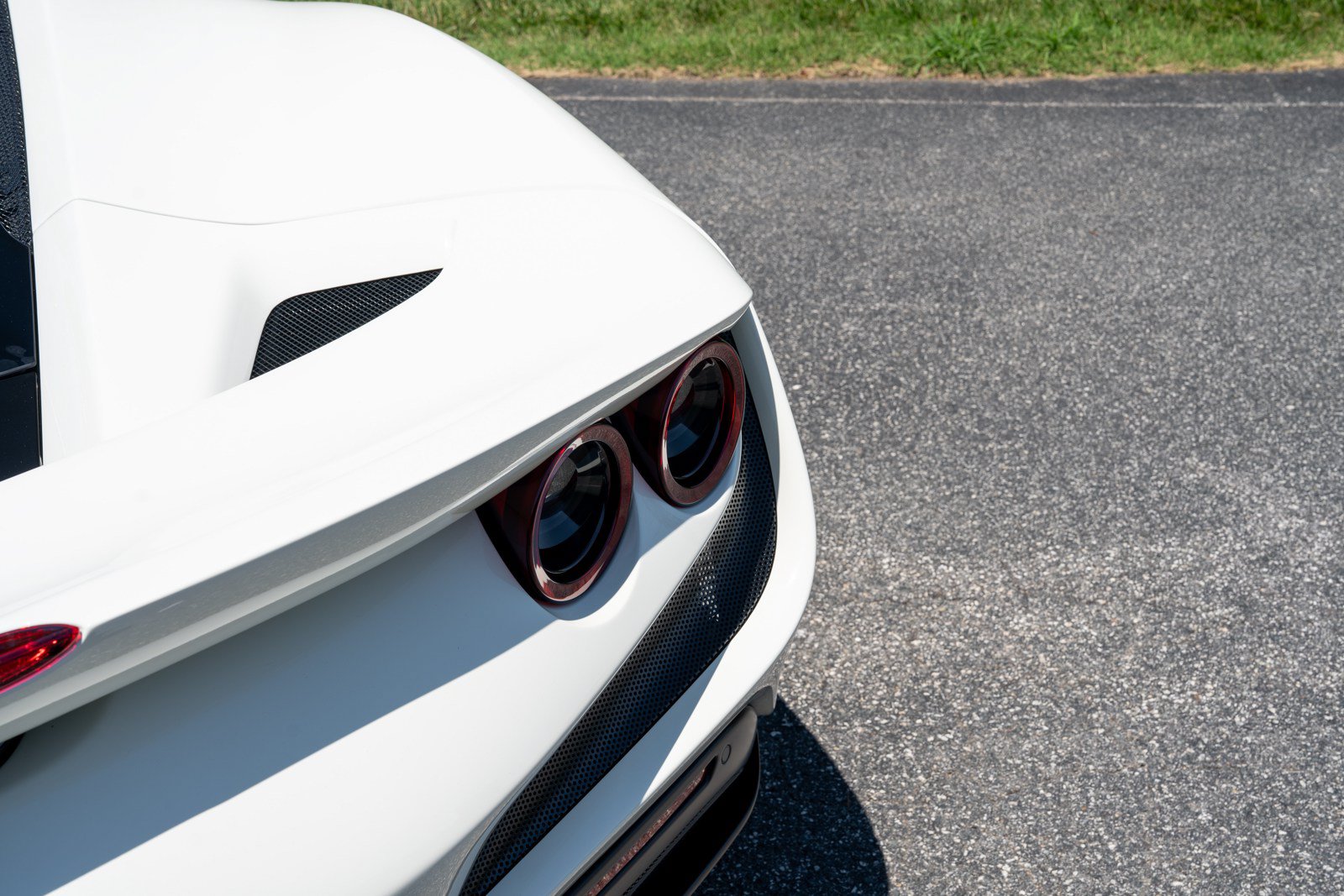 Used 2022 Ferrari F8 Tributo RWD image 17