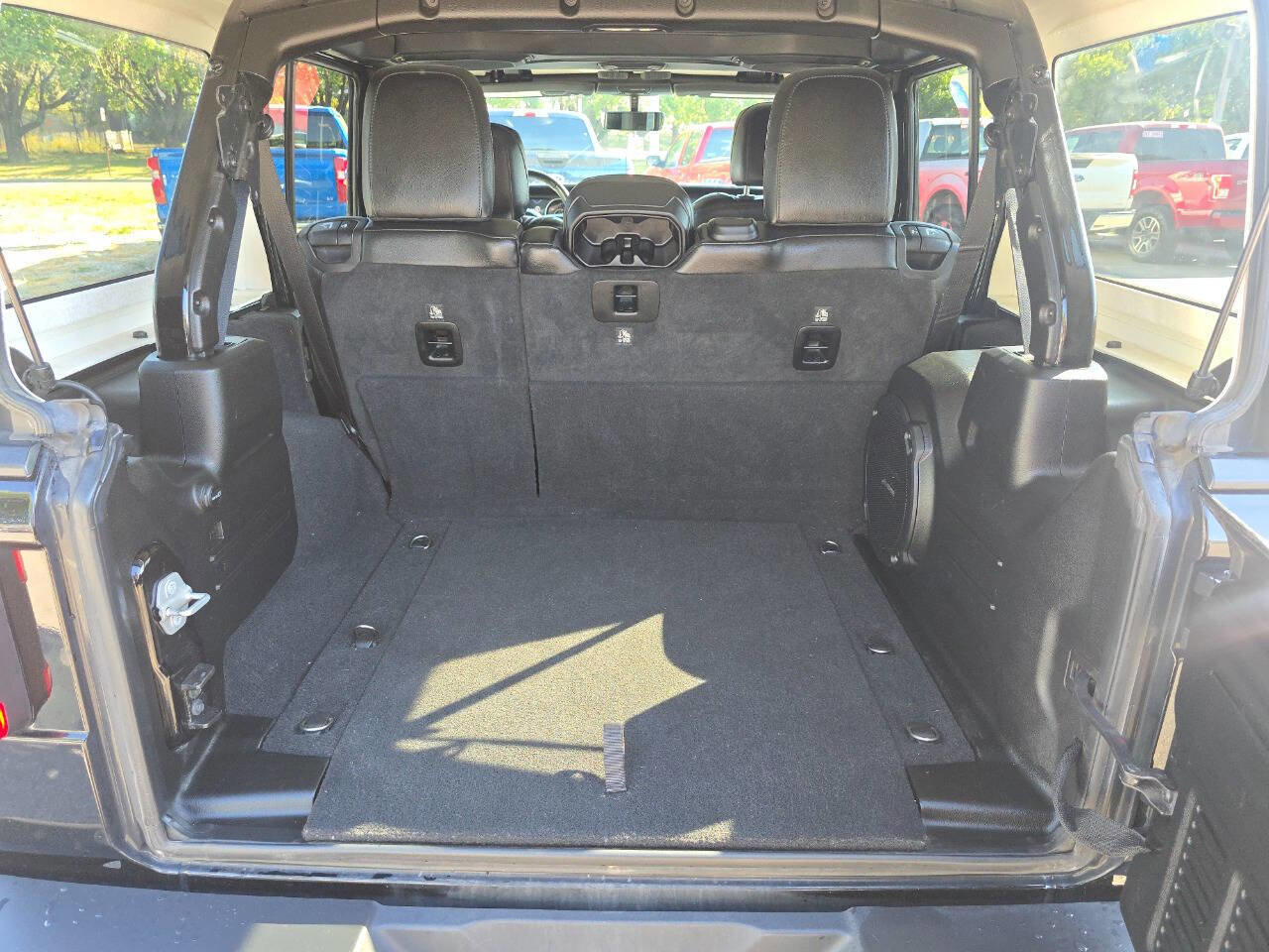 Used 2018 Jeep Wrangler Unlimited Sahara image 20