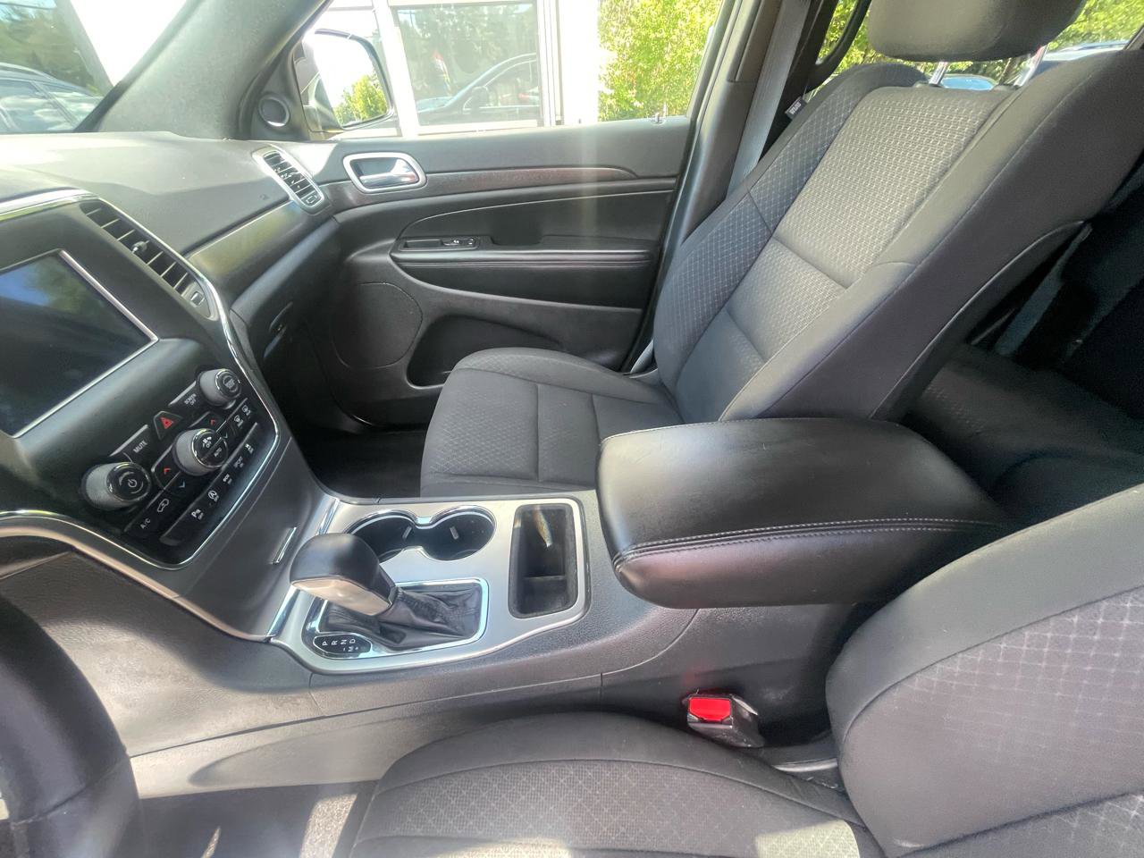 Used 2018 Jeep Grand Cherokee Laredo image 13