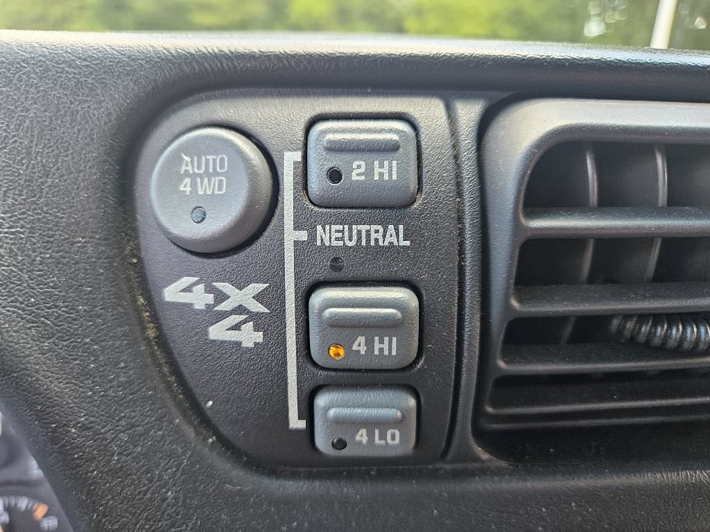 Used 2002 Chevrolet Blazer LS w/ Preferred Equipment Group AWD/4WD image 26
