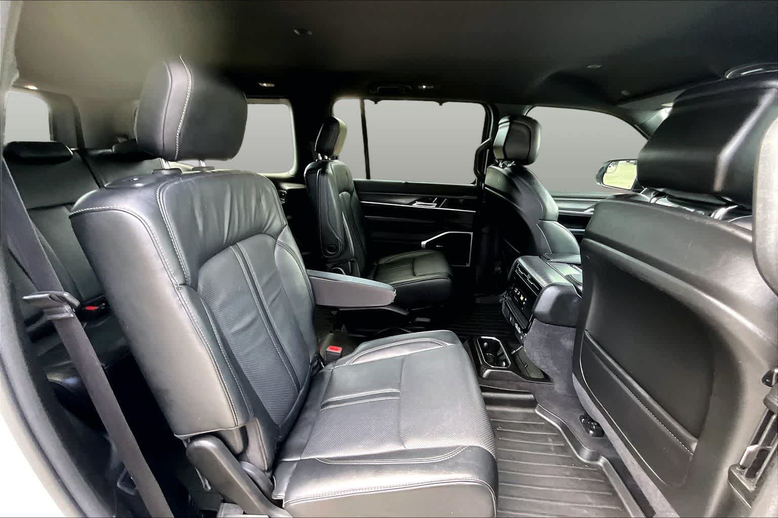 Used 2023 Jeep Wagoneer Series III w/ Convenience Group I AWD/4WD image 20