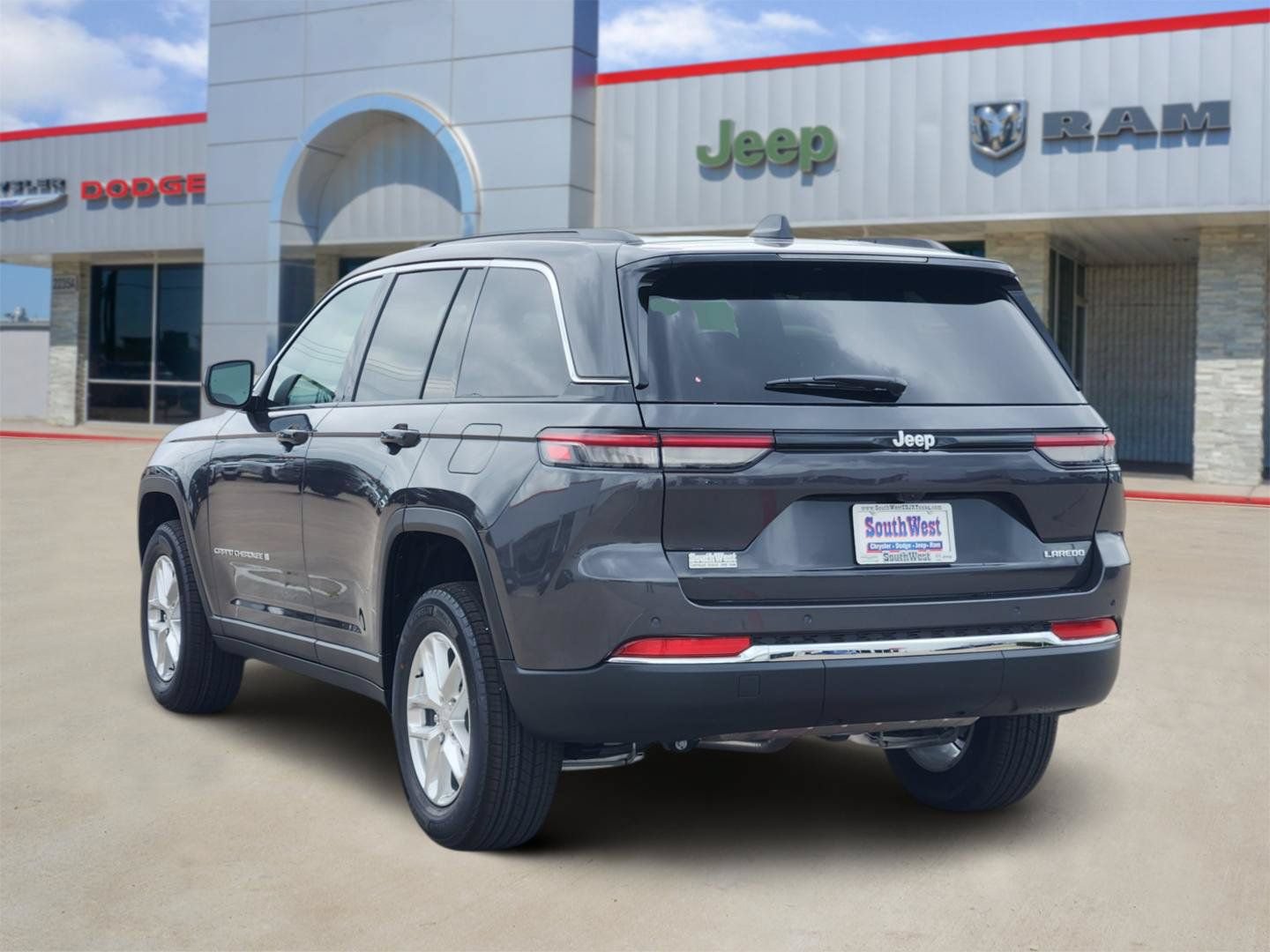 New 2026 Jeep Grand Cherokee Laredo RWD image 4