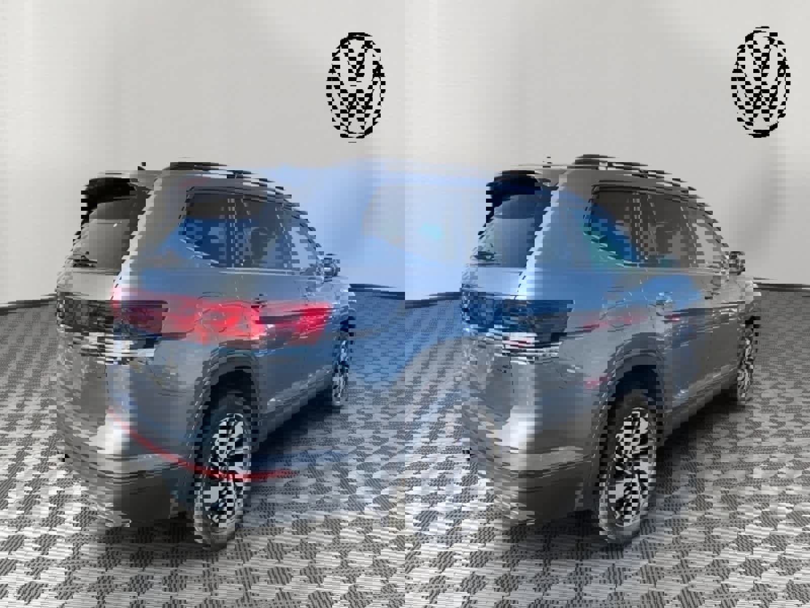 Used 2024 Volkswagen Atlas SE image 3