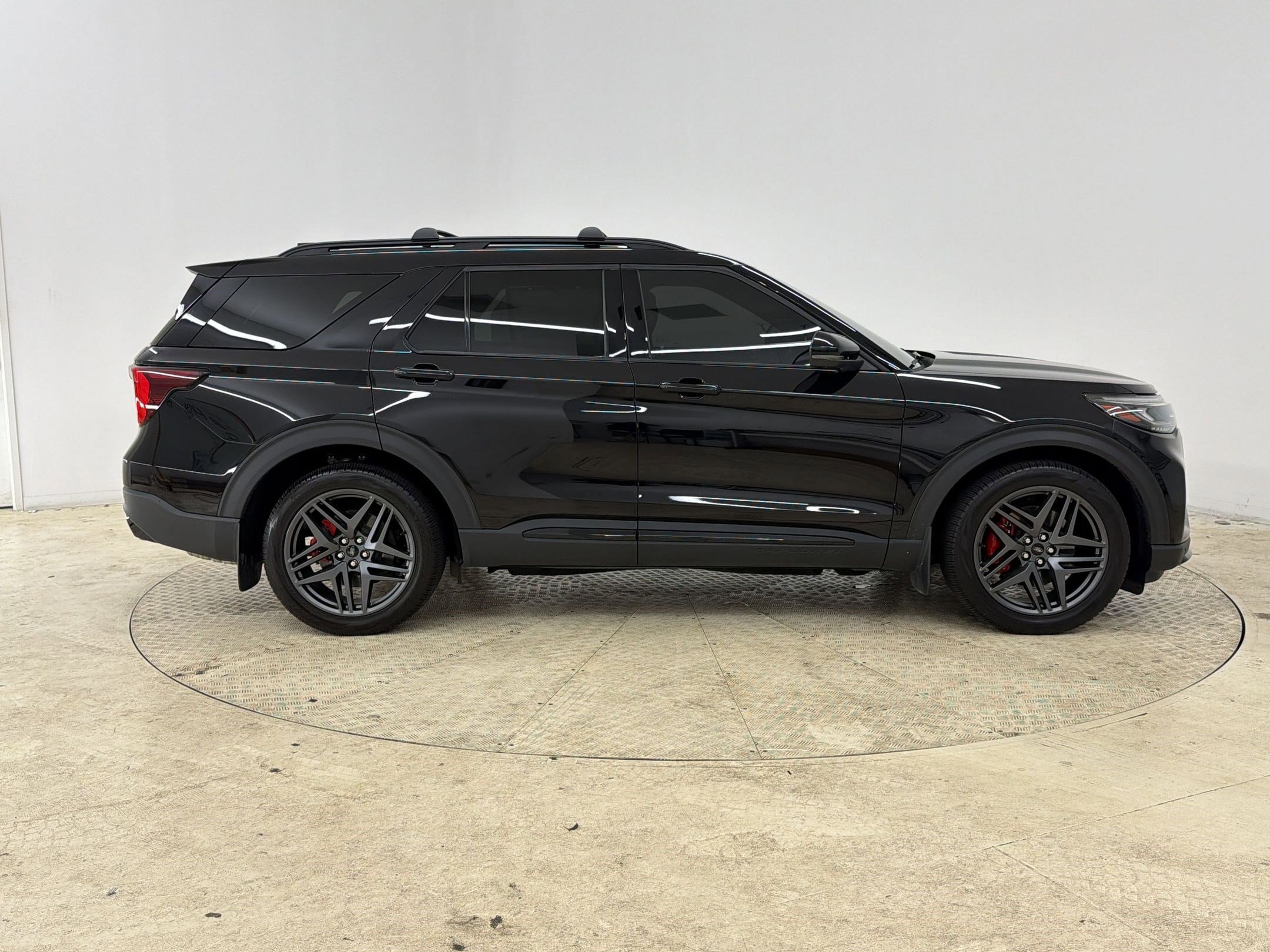 Used 2025 Ford Explorer ST image 7