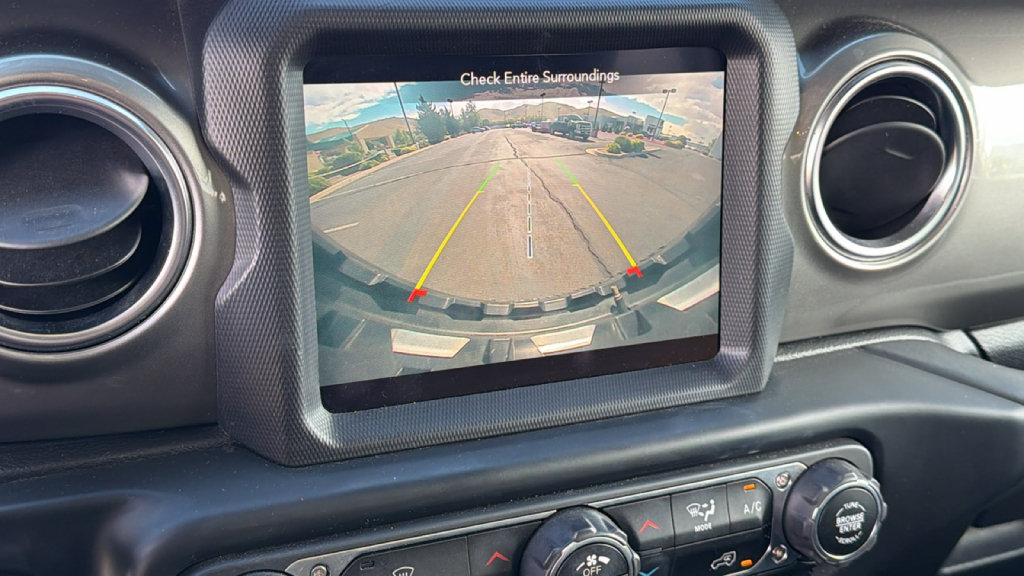 Used 2020 Jeep Wrangler Unlimited Sahara AWD/4WD image 16