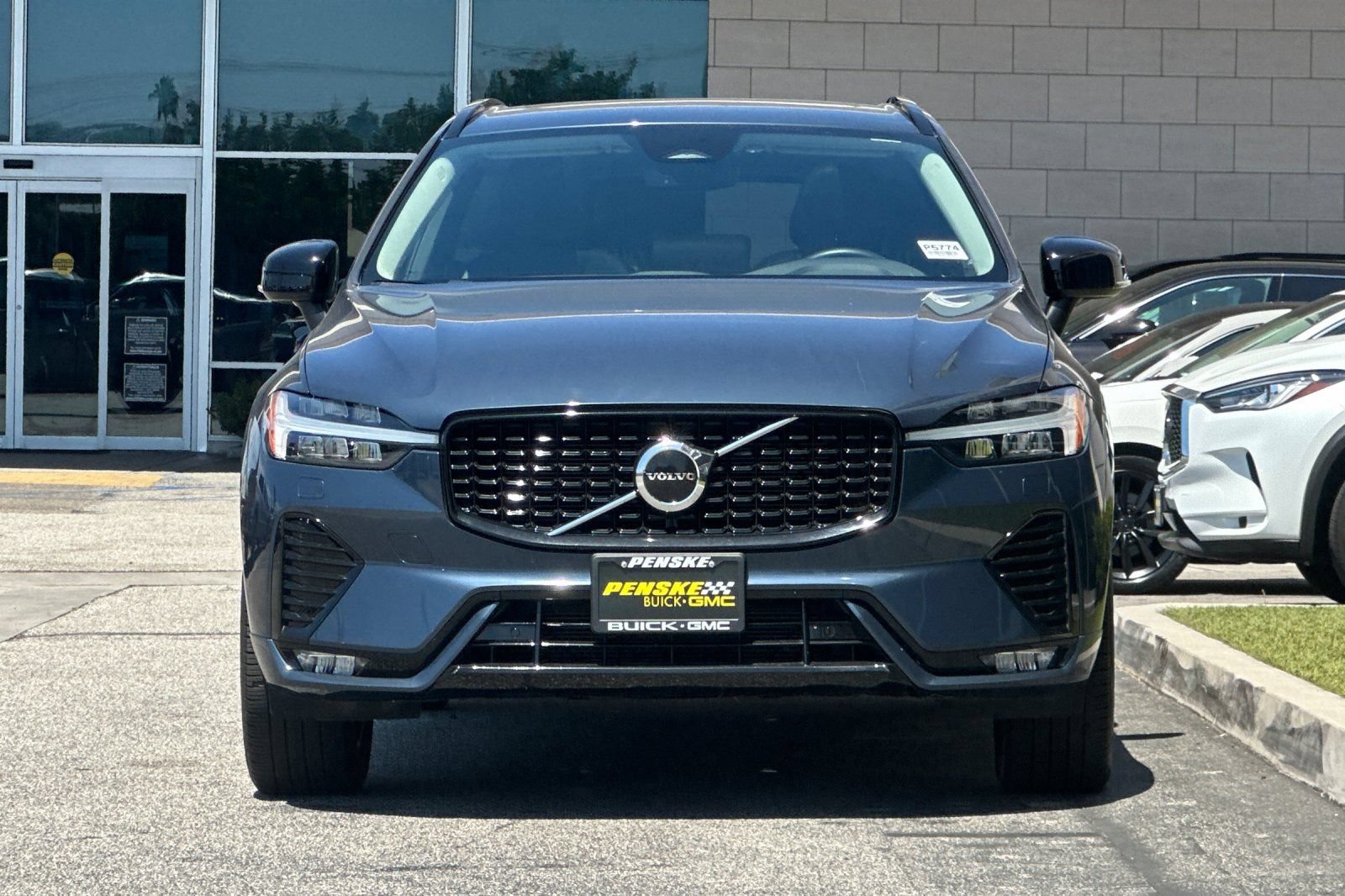 Used 2024 Volvo XC60 B5 Core AWD/4WD image 9
