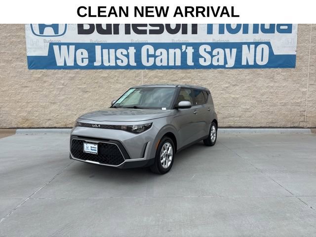 Used 2025 Kia Soul LX w/ LX Technology Package FWD image 1
