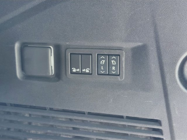 Used 2024 GMC Yukon Denali AWD/4WD image 13