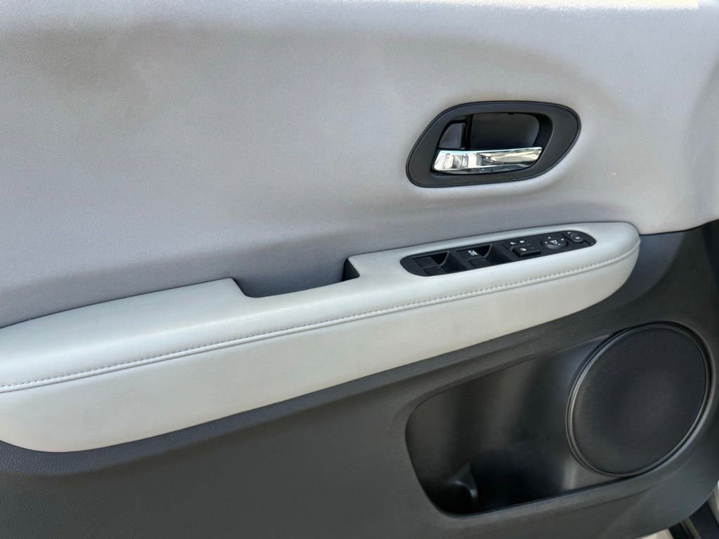 Used 2018 Honda HR-V LX image 16