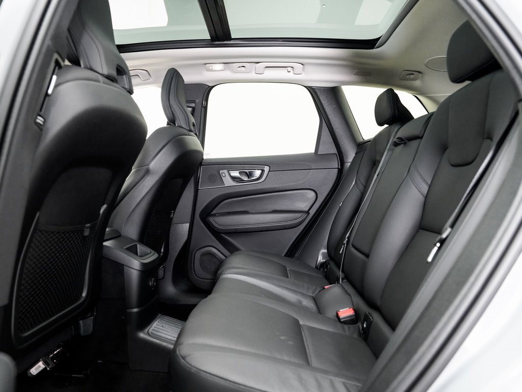 Used 2024 Volvo XC60 T8 Plus image 23