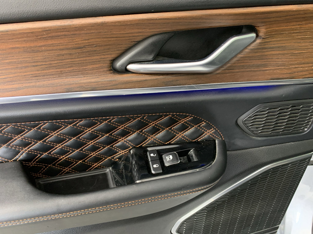 Used 2021 Jeep Grand Cherokee L Summit w/ Advanced Protech Group IV image 31