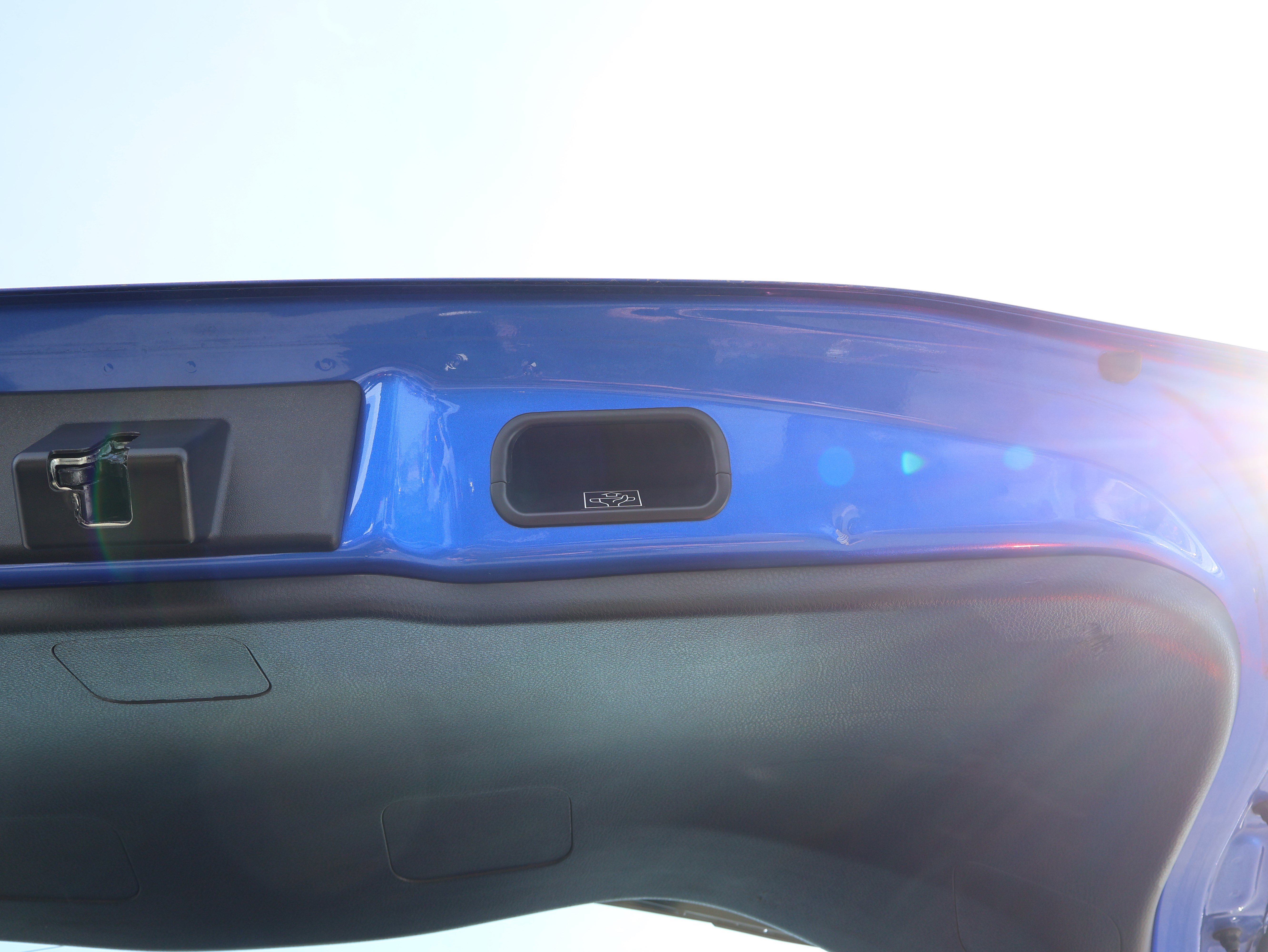 Used 2021 Toyota C-HR XLE image 18