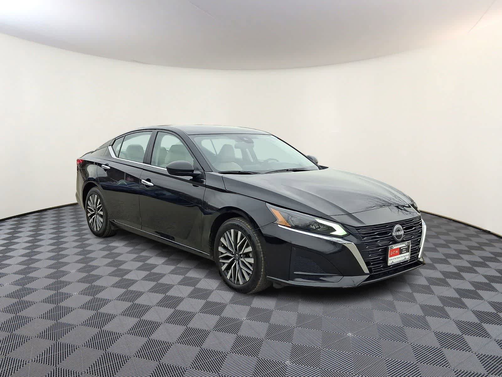 Used 2024 Nissan Altima 2.5 SV image 4