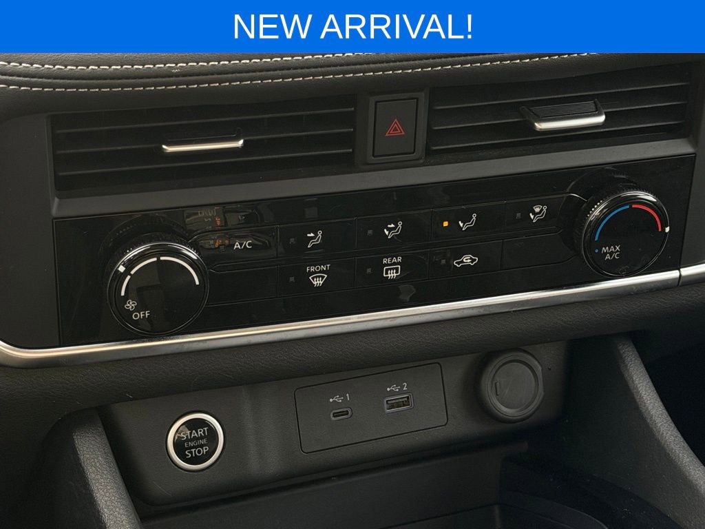 Used 2023 Nissan Rogue S image 30