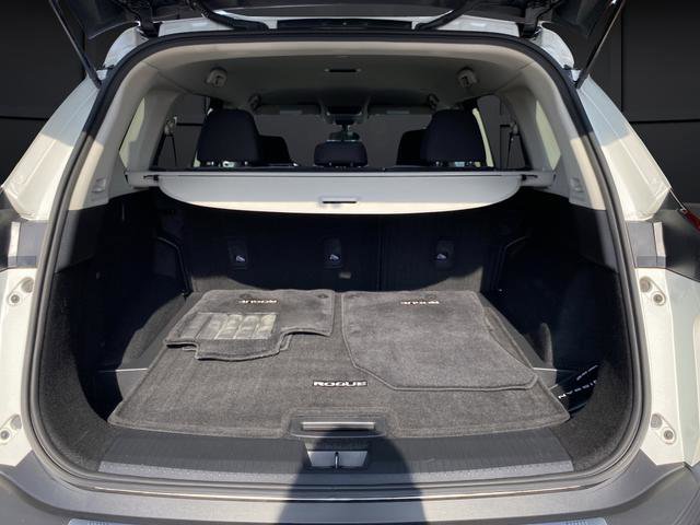 Used 2023 Nissan Rogue SV image 13