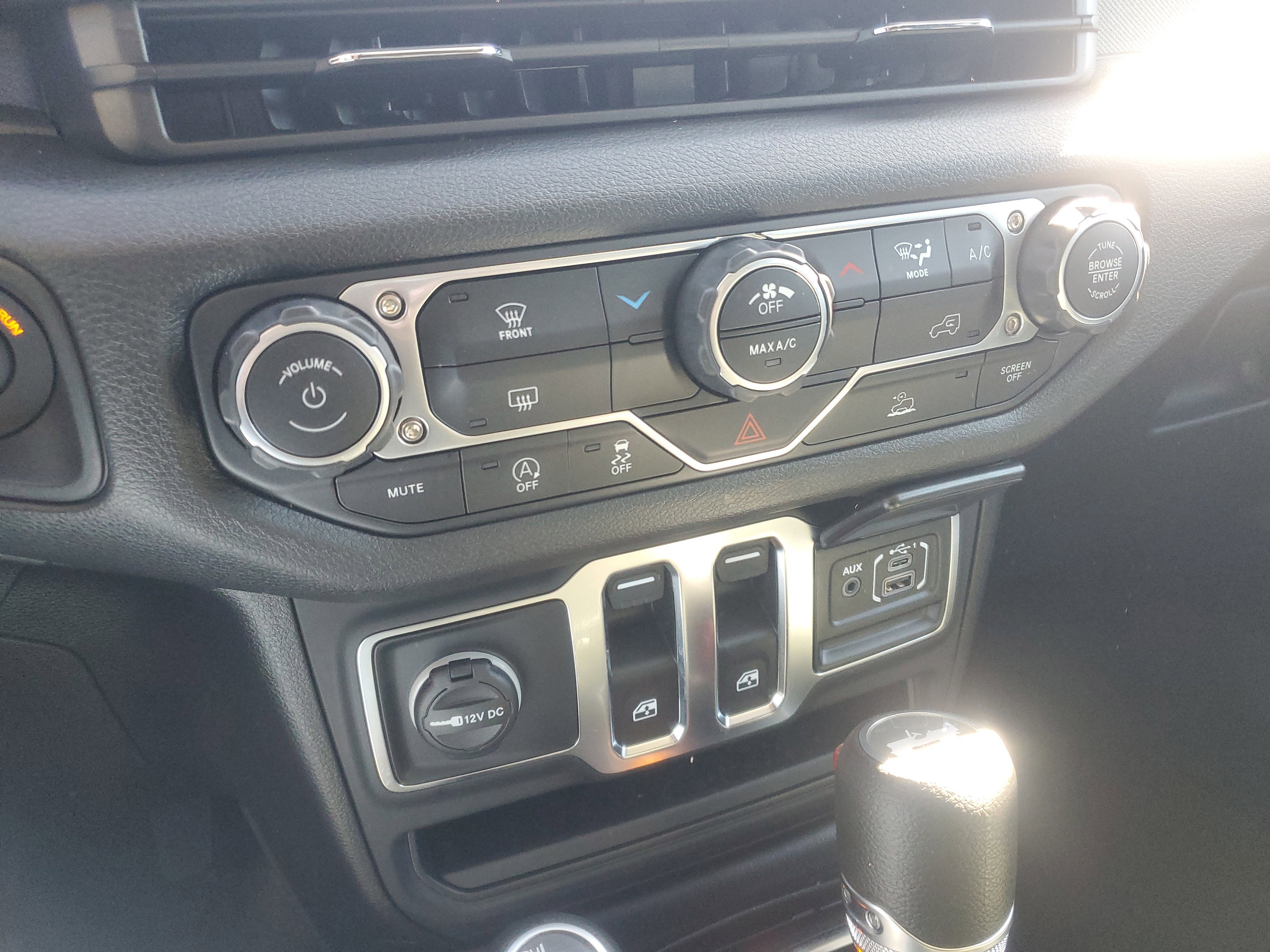 Used 2025 Jeep Wrangler Sport image 19