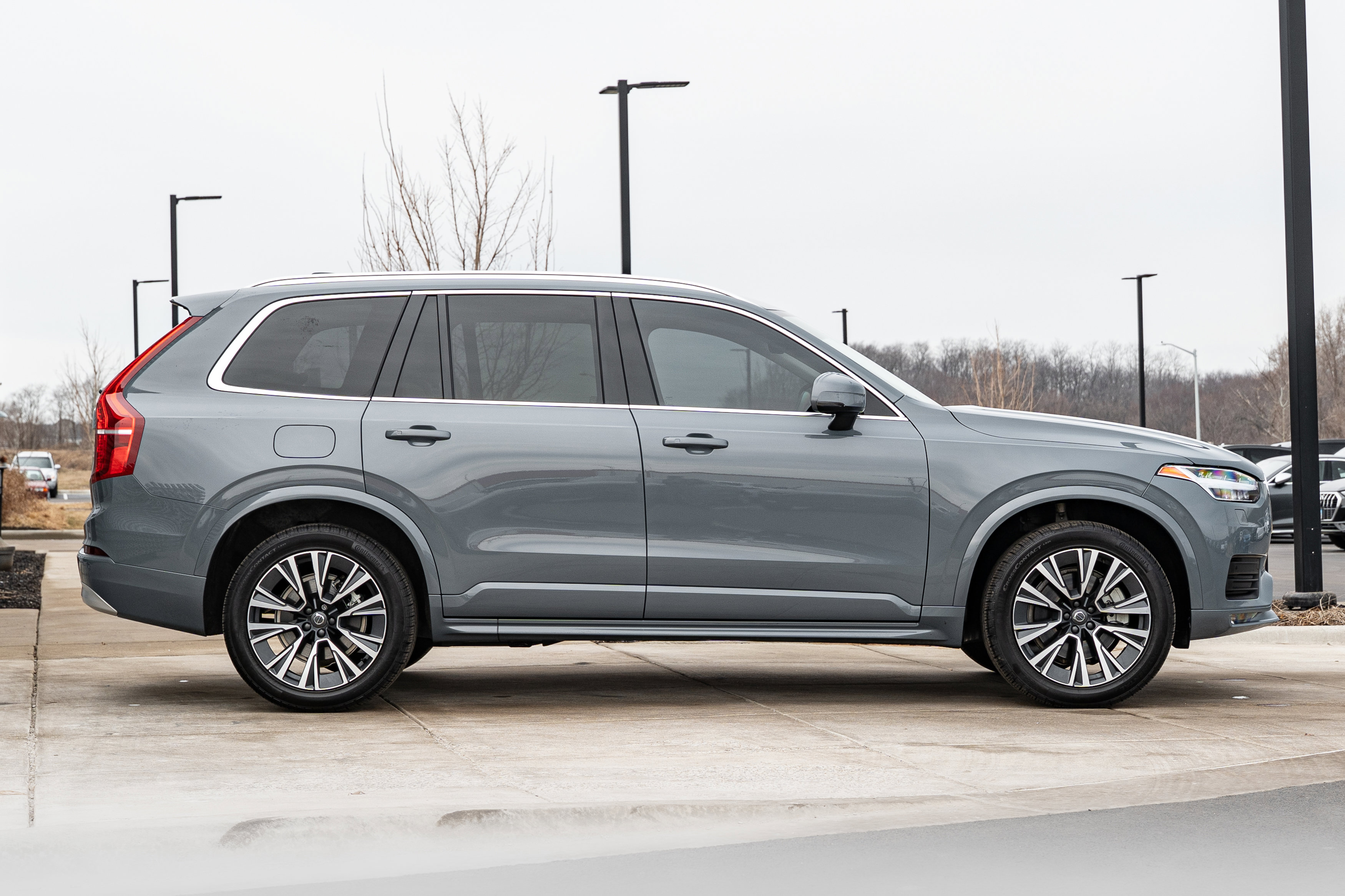 Used 2022 Volvo XC90 T5 Momentum w/ Climate Package image 3