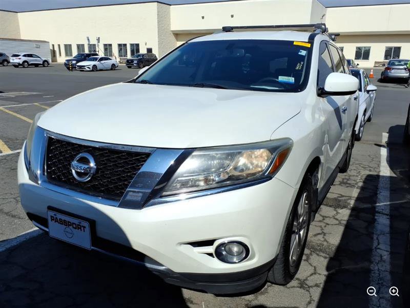Used 2015 Nissan Pathfinder SV AWD/4WD image 2