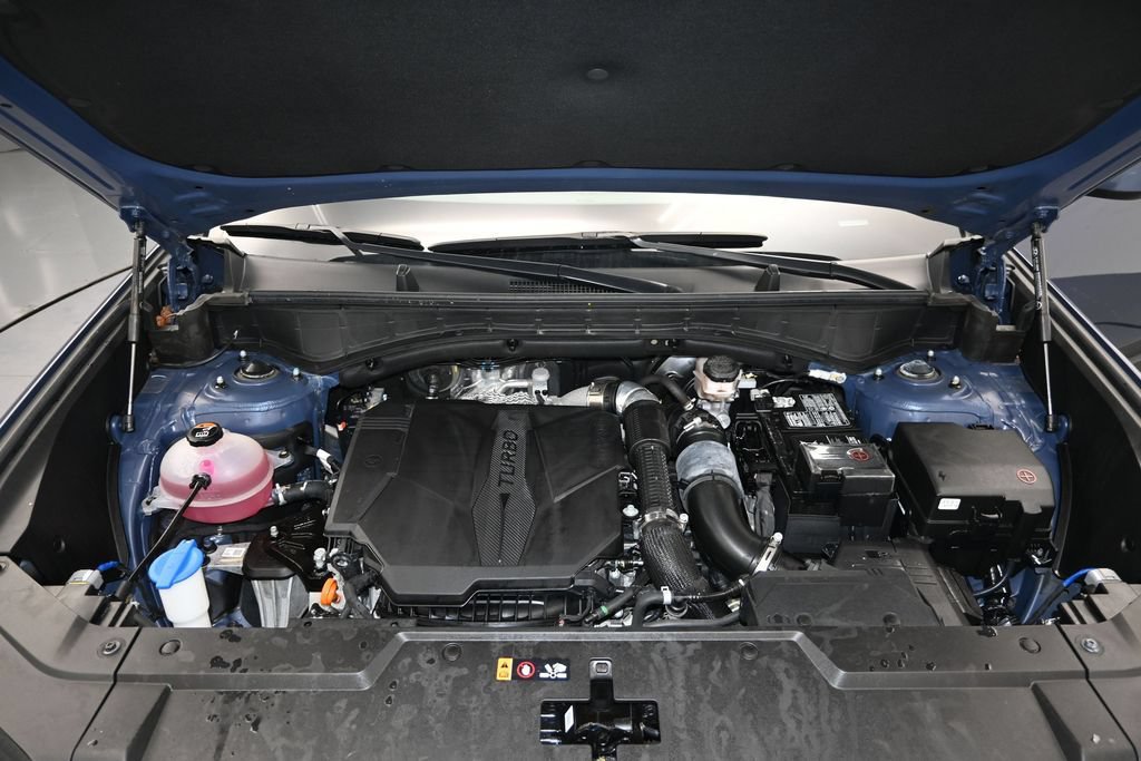 Used 2025 Hyundai Santa Fe SEL FWD image 12