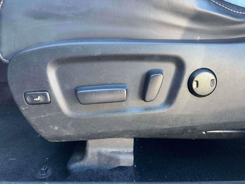 Used 2019 Toyota Highlander XLE image 14