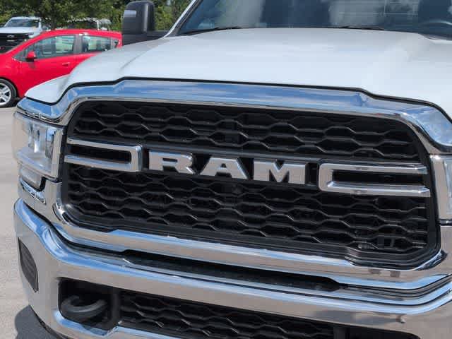 Used 2024 RAM 5500 Tradesman w/ Chrome Appearance Group AWD/4WD image 12