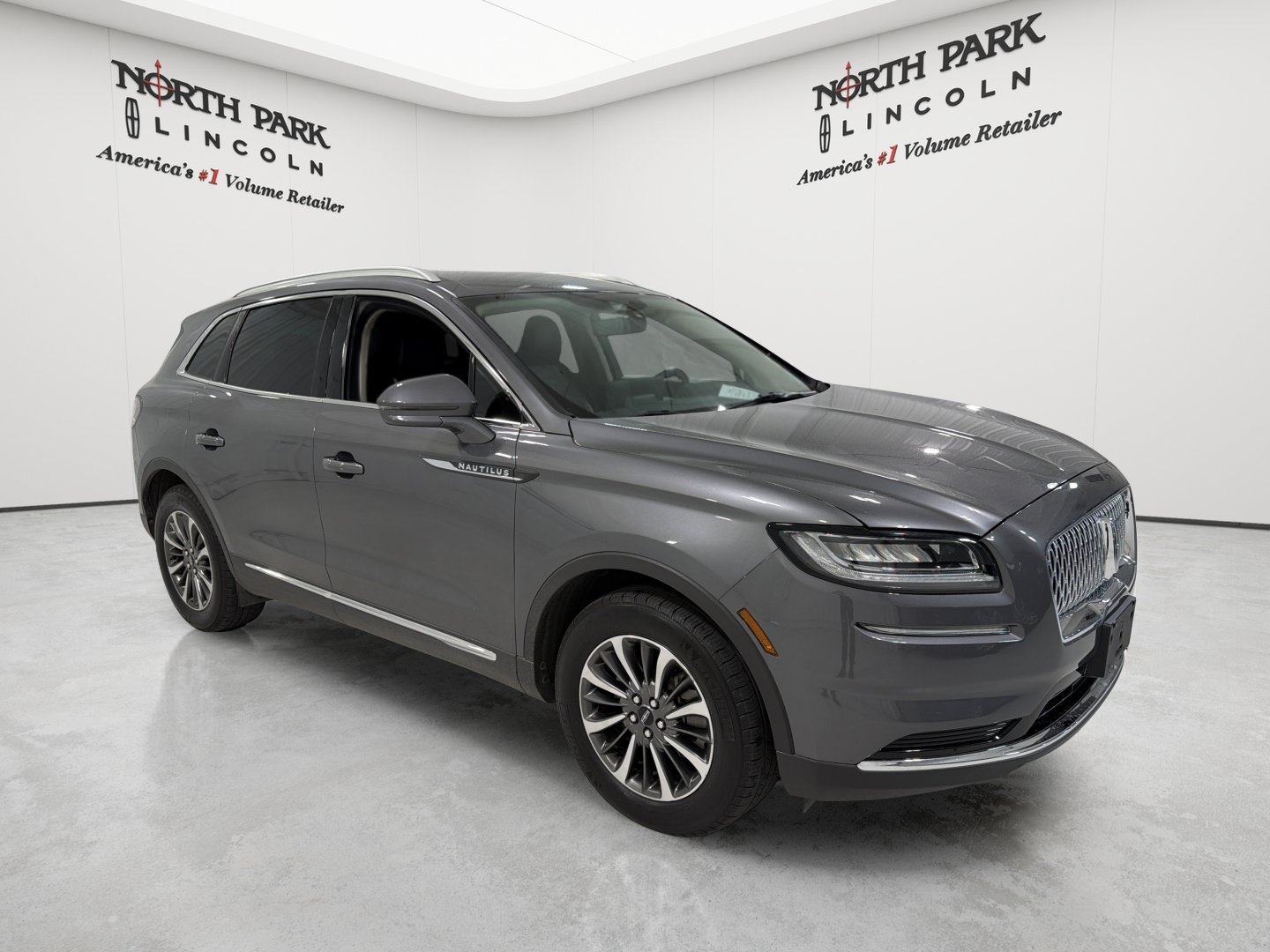 Used 2023 Lincoln Nautilus FWD w/ Premium Package image 7