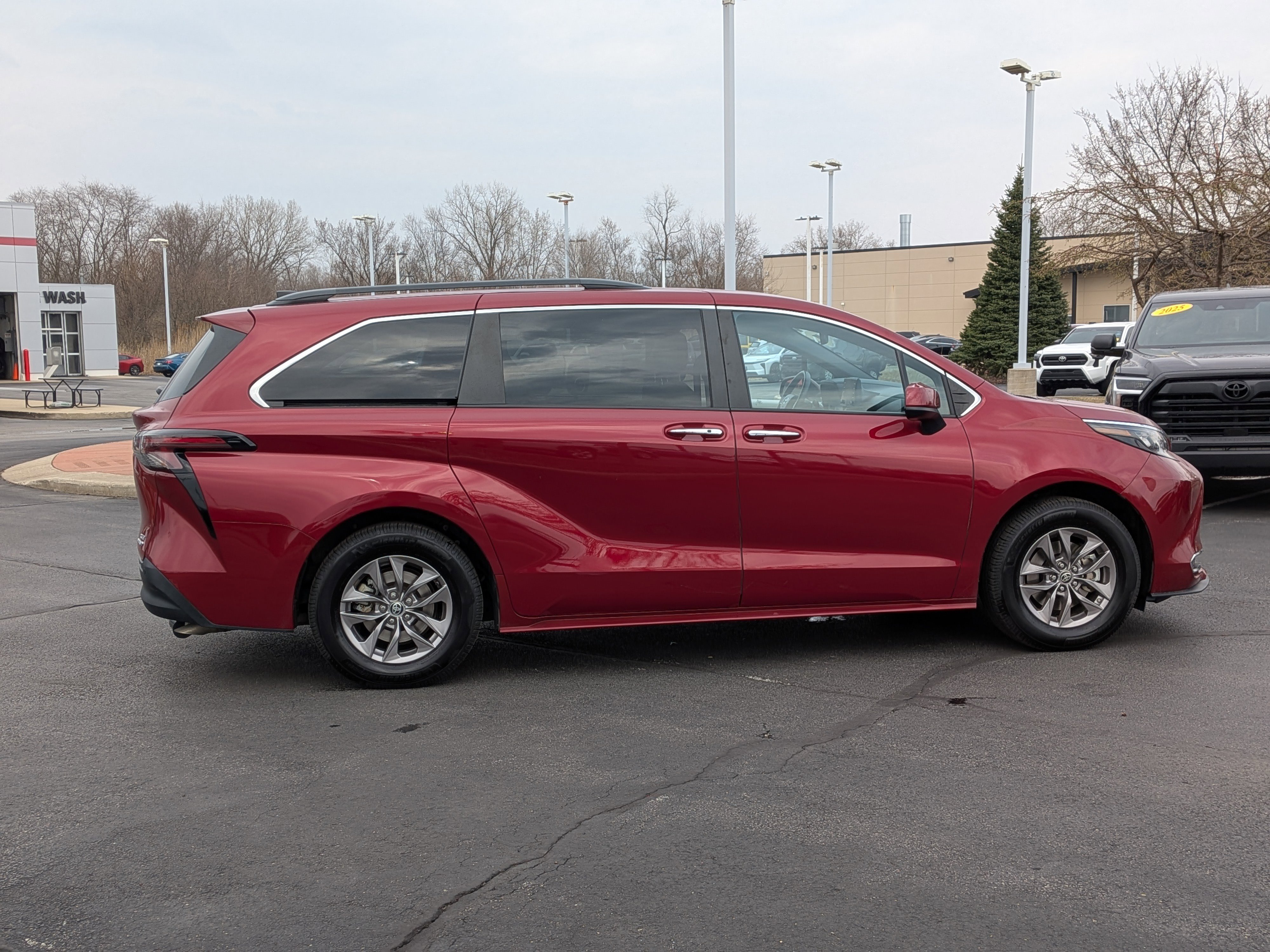 Certified 2024 Toyota Sienna XLE image 9