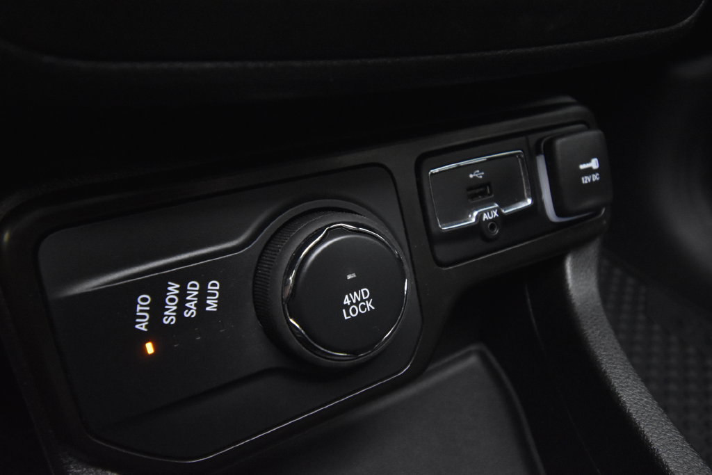 Used 2023 Jeep Renegade Altitude w/ Sun/Sound Group AWD/4WD image 29