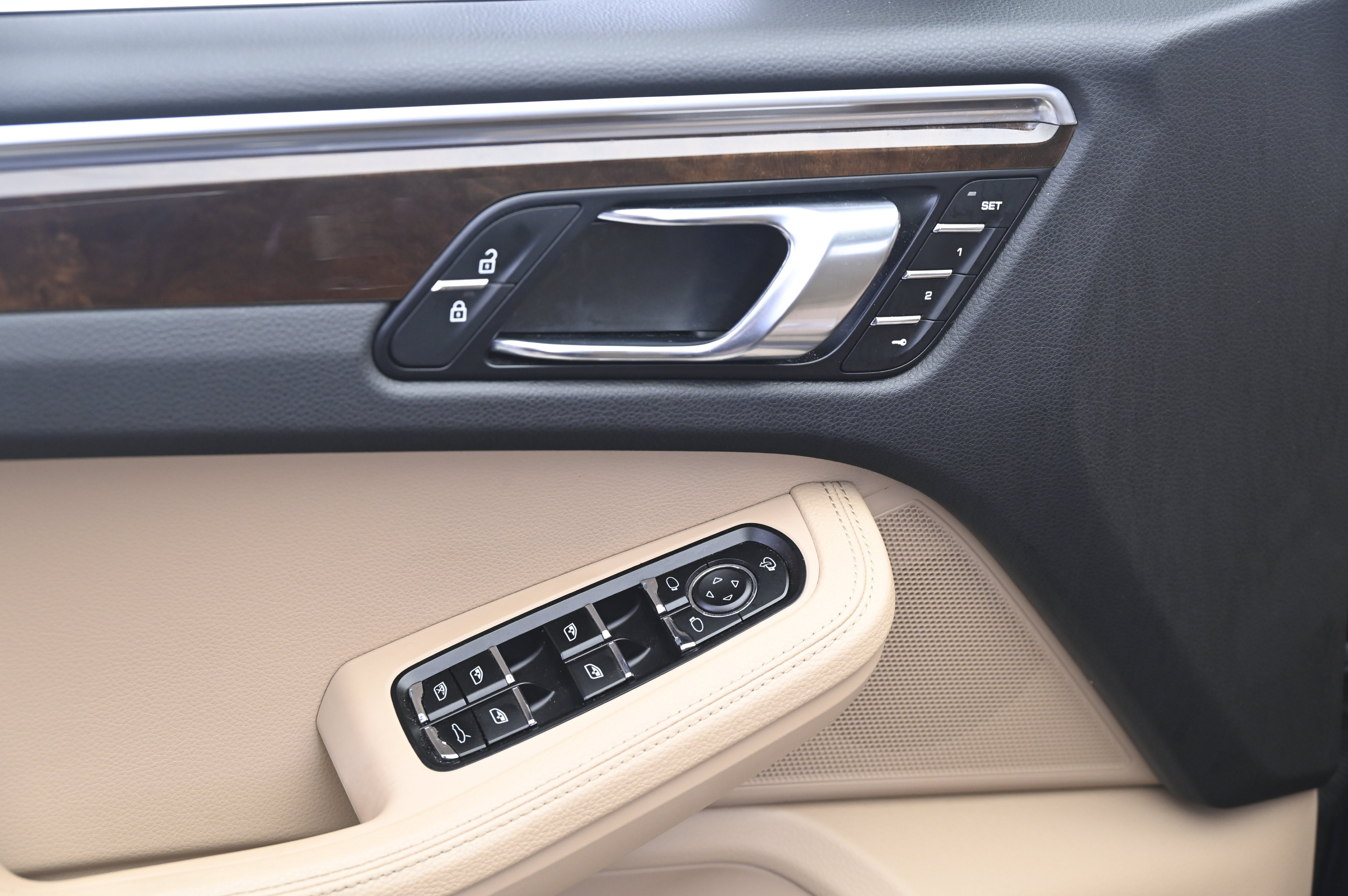 Certified 2023 Porsche Macan AWD/4WD image 27