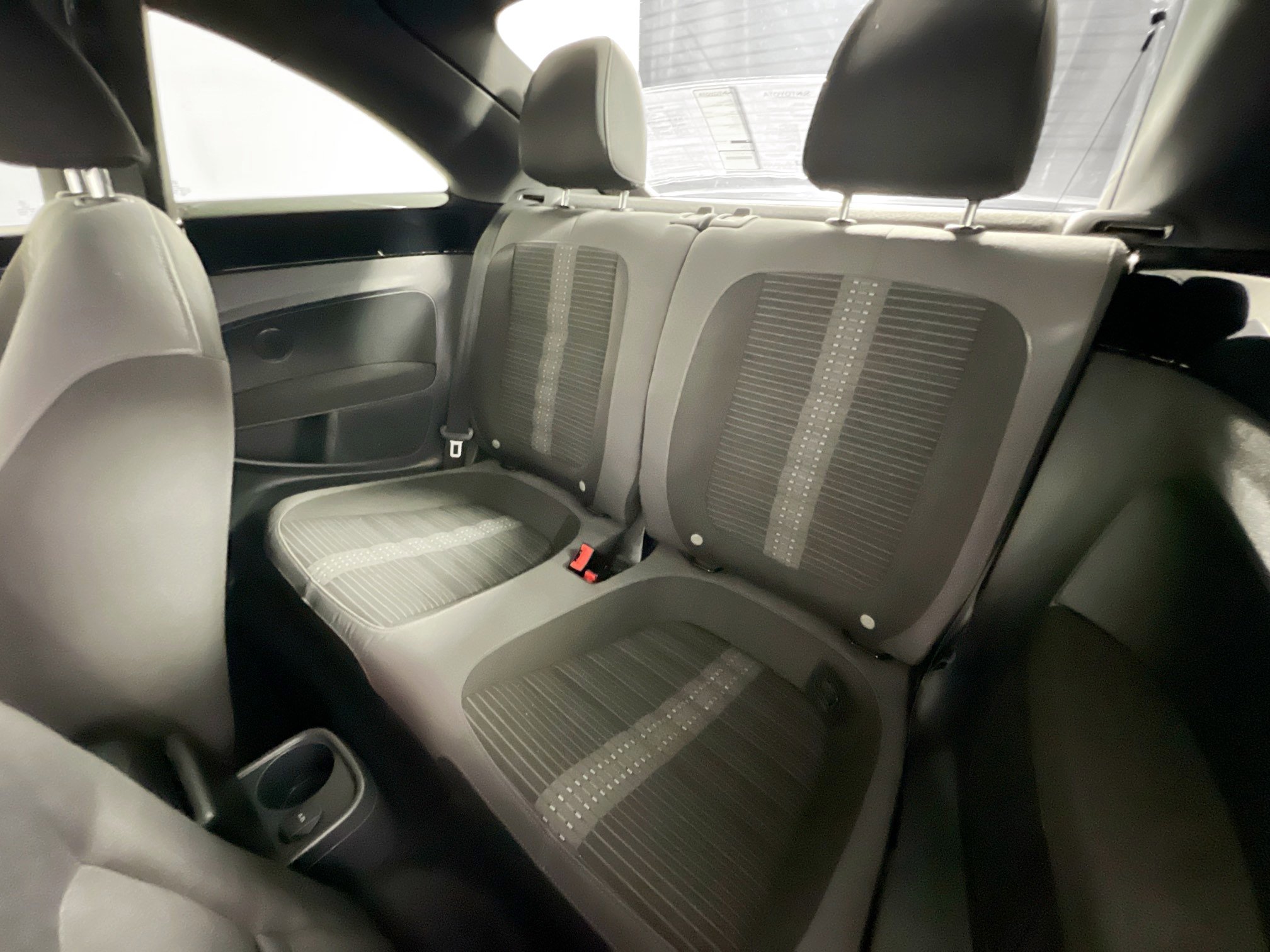 Used 2014 Volkswagen Beetle R-Line image 29