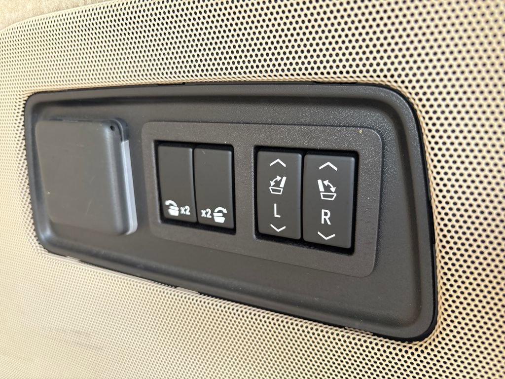 Used 2023 Cadillac Escalade Premium Luxury image 53