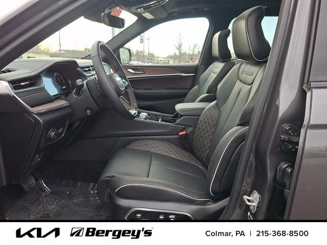 Used 2025 Jeep Grand Cherokee L Summit AWD/4WD image 17