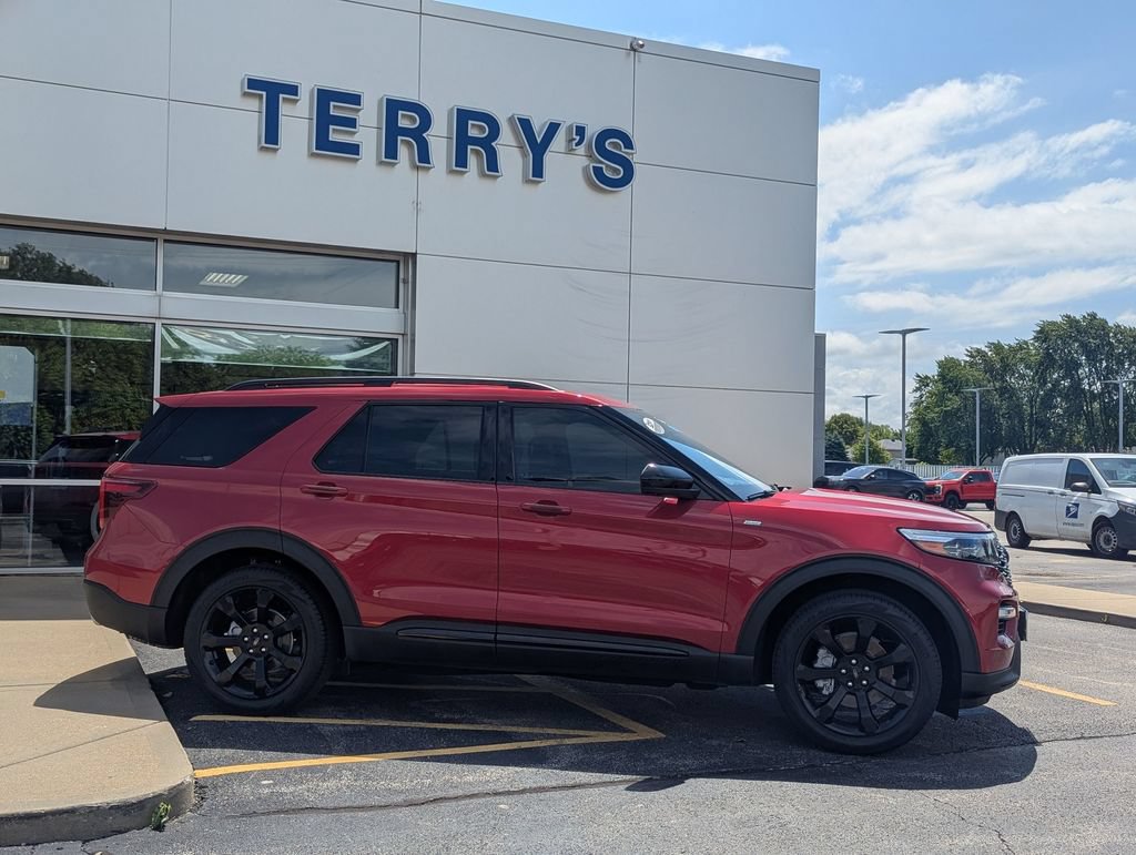 Used 2022 Ford Explorer ST-Line w/ Class IV Trailer Tow Package AWD/4WD image 2