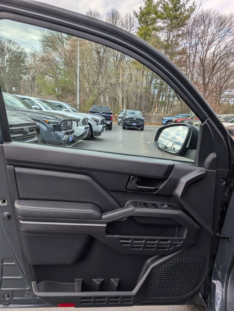 Certified 2024 Toyota Tacoma SR5 AWD/4WD image 12