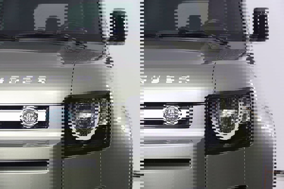 Used 2023 Land Rover Defender 110 S image 70