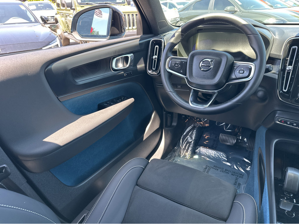 Used 2023 Volvo XC40 Recharge Plus image 18