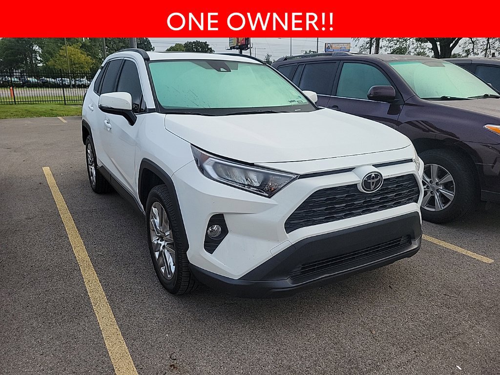 Used 2019 Toyota RAV4 XLE Premium FWD image 3
