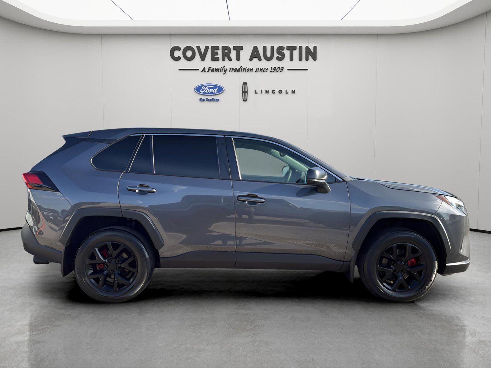 Used 2024 Toyota RAV4 LE FWD image 6