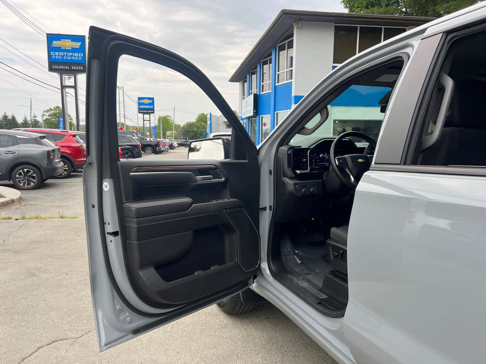 Certified 2024 Chevrolet Silverado 1500 LT AWD/4WD image 15