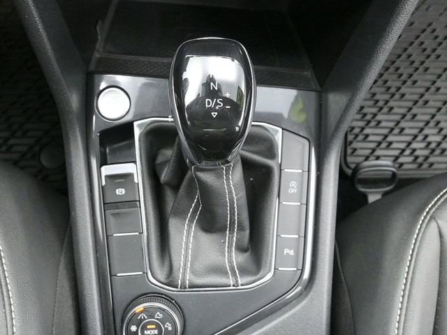 Used 2023 Volkswagen Tiguan SE R-Line AWD/4WD image 27