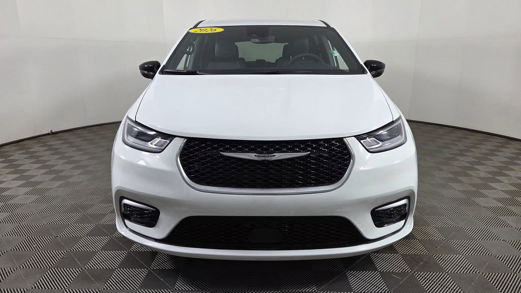 Used 2026 Chrysler Pacifica Select image 2