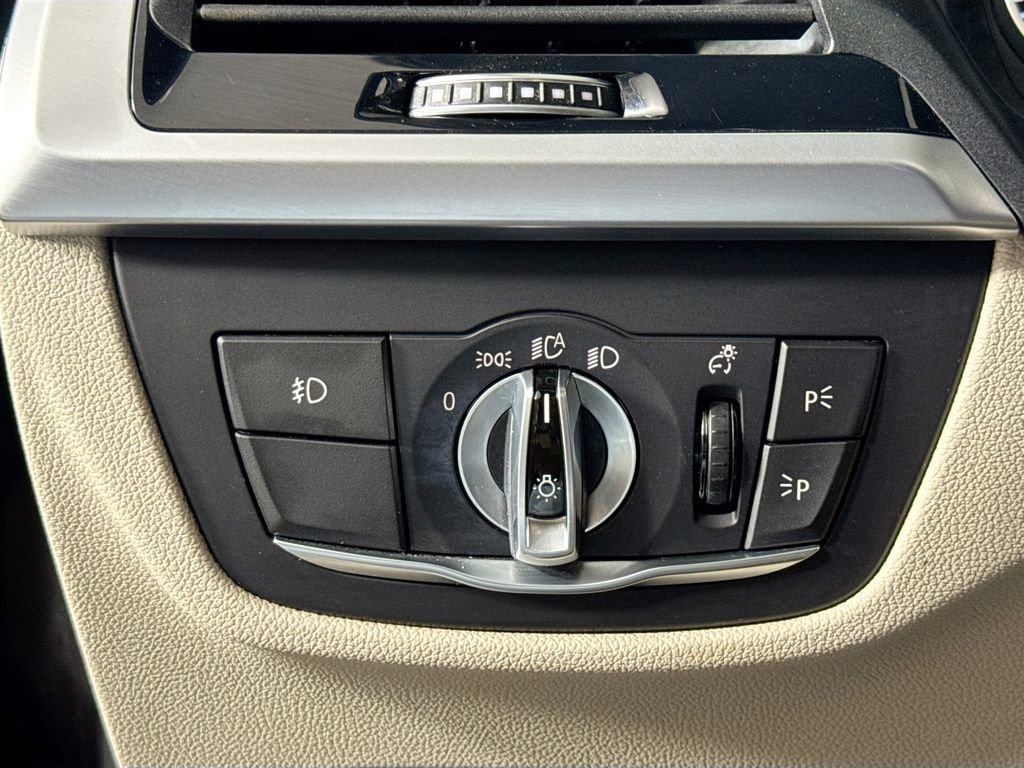 Used 2019 BMW X3 sDrive30i w/ Driving Assistance Package RWD image 10