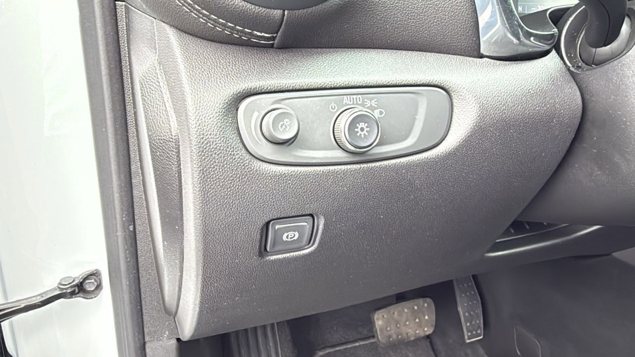 Used 2023 Chevrolet Blazer LT w/ Driver Confidence Package image 11