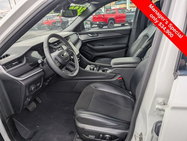 Used 2024 Jeep Grand Cherokee L Altitude AWD/4WD image 13