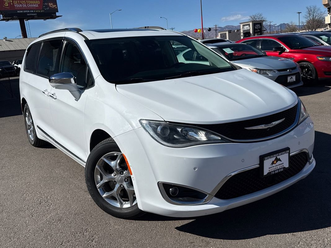 Used 2017 Chrysler Pacifica Limited image 1