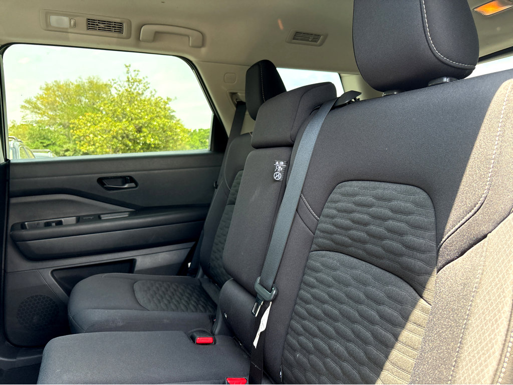 Used 2024 Nissan Pathfinder SV FWD image 16